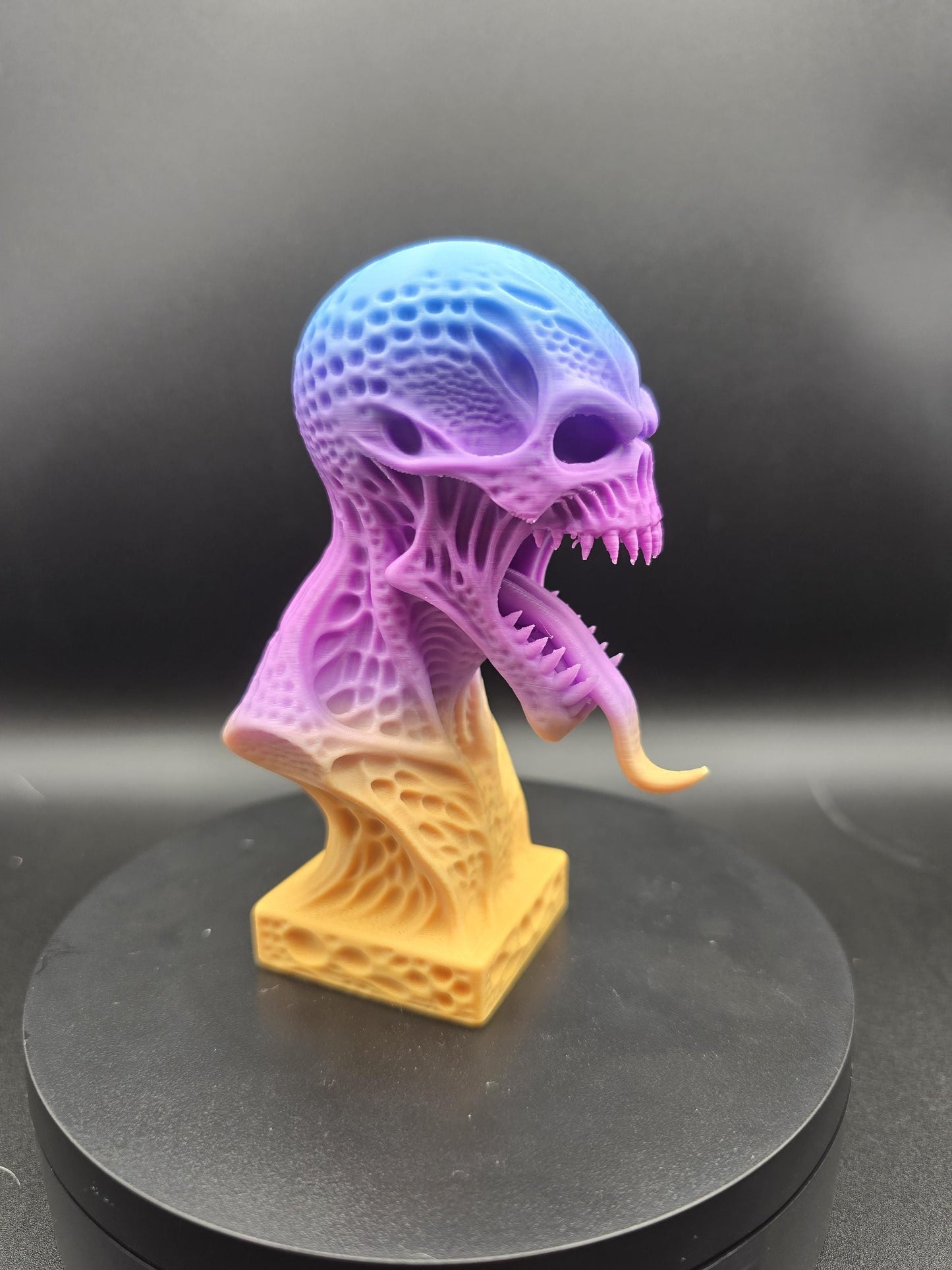 Detailed skeleton statues: The Strain 12cm