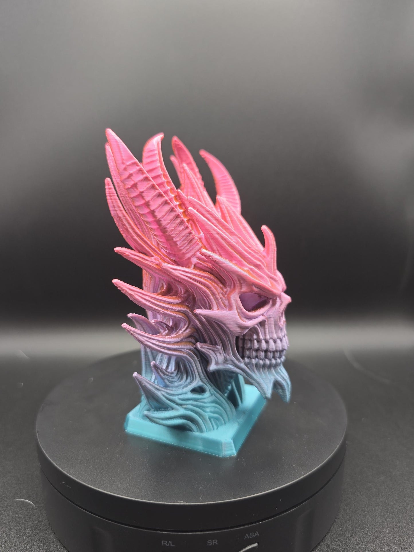 Detailed skeleton statues: The ruler of the underworld 12cm