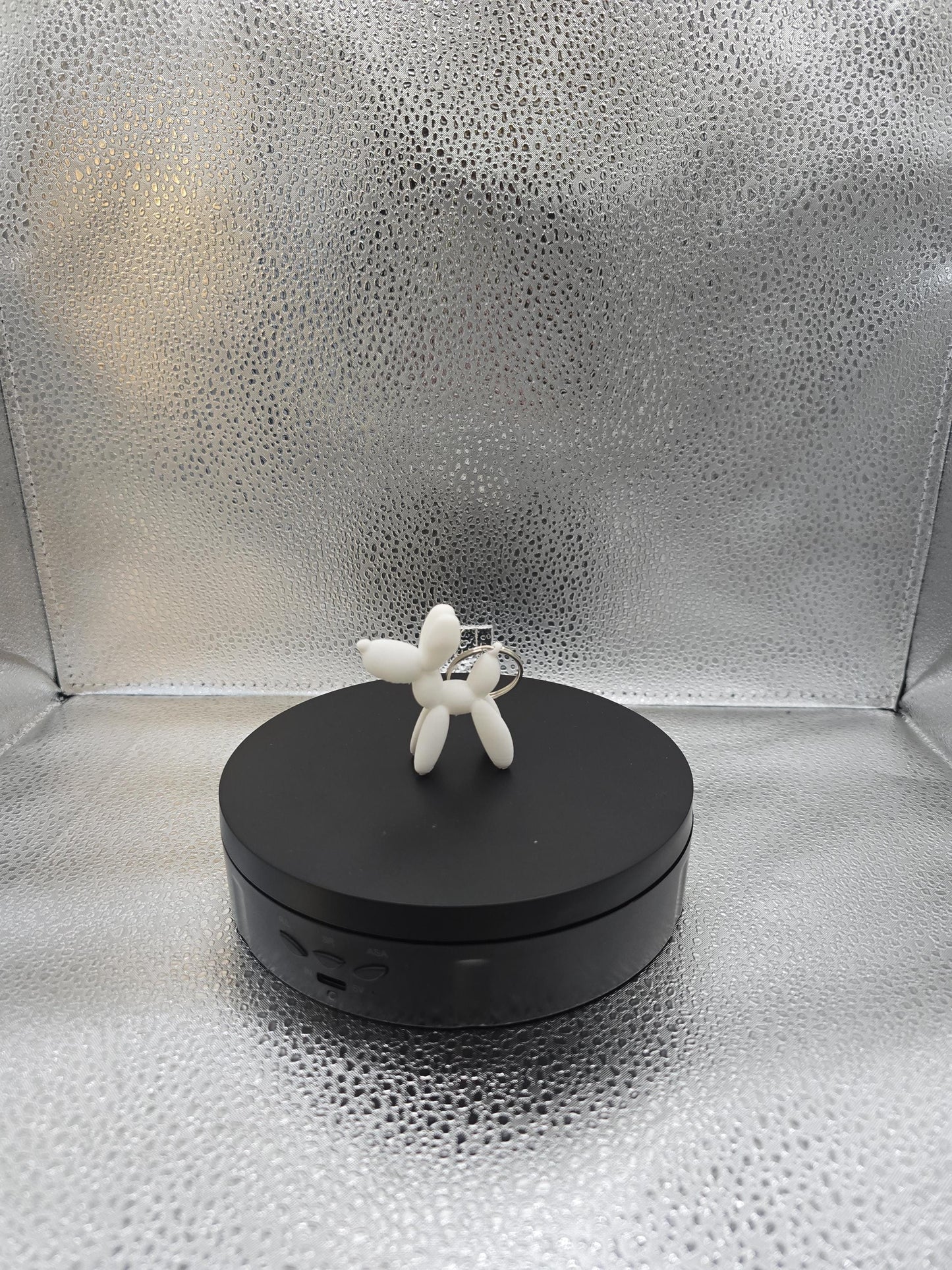 Balloon dog keychain