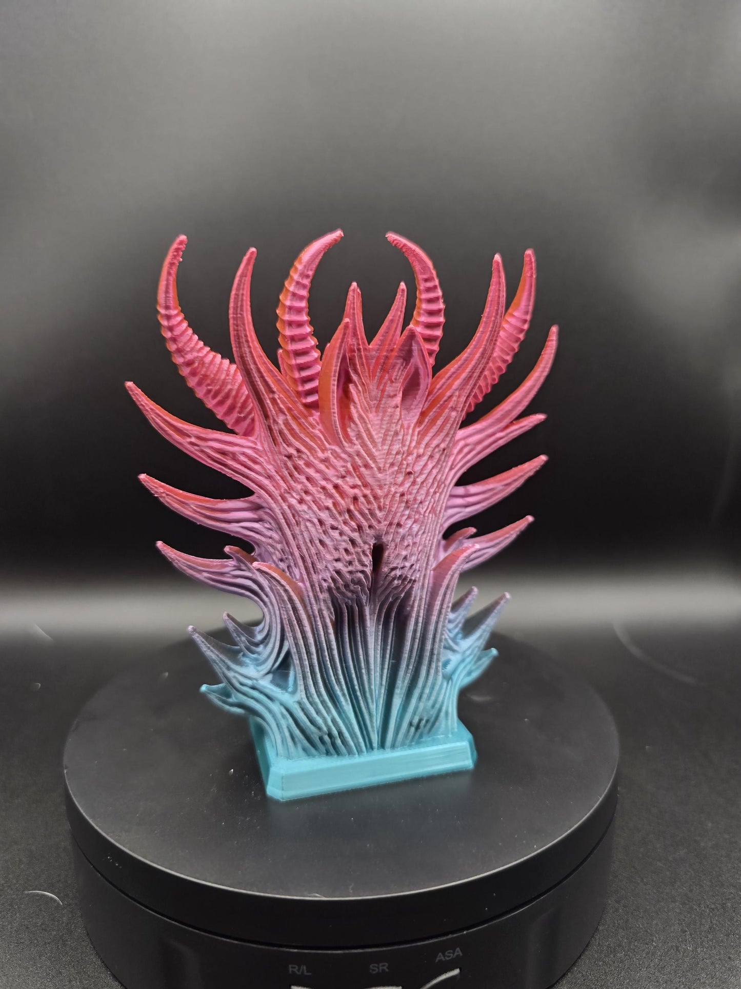 Detailed skeleton statues: The ruler of the underworld 12cm