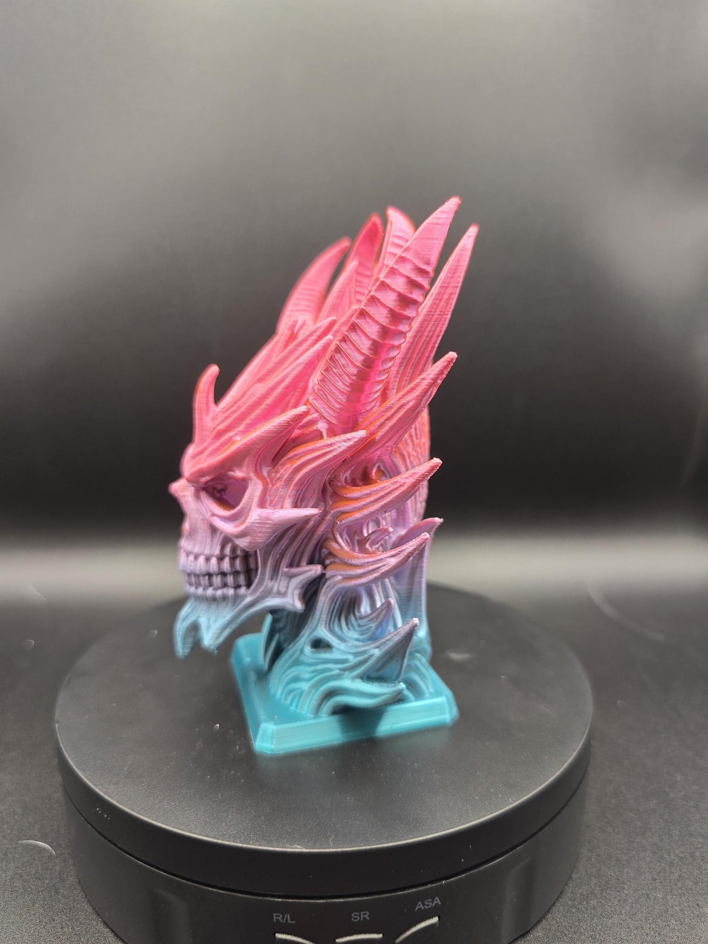 Detailed skeleton statues: The ruler of the underworld 12cm