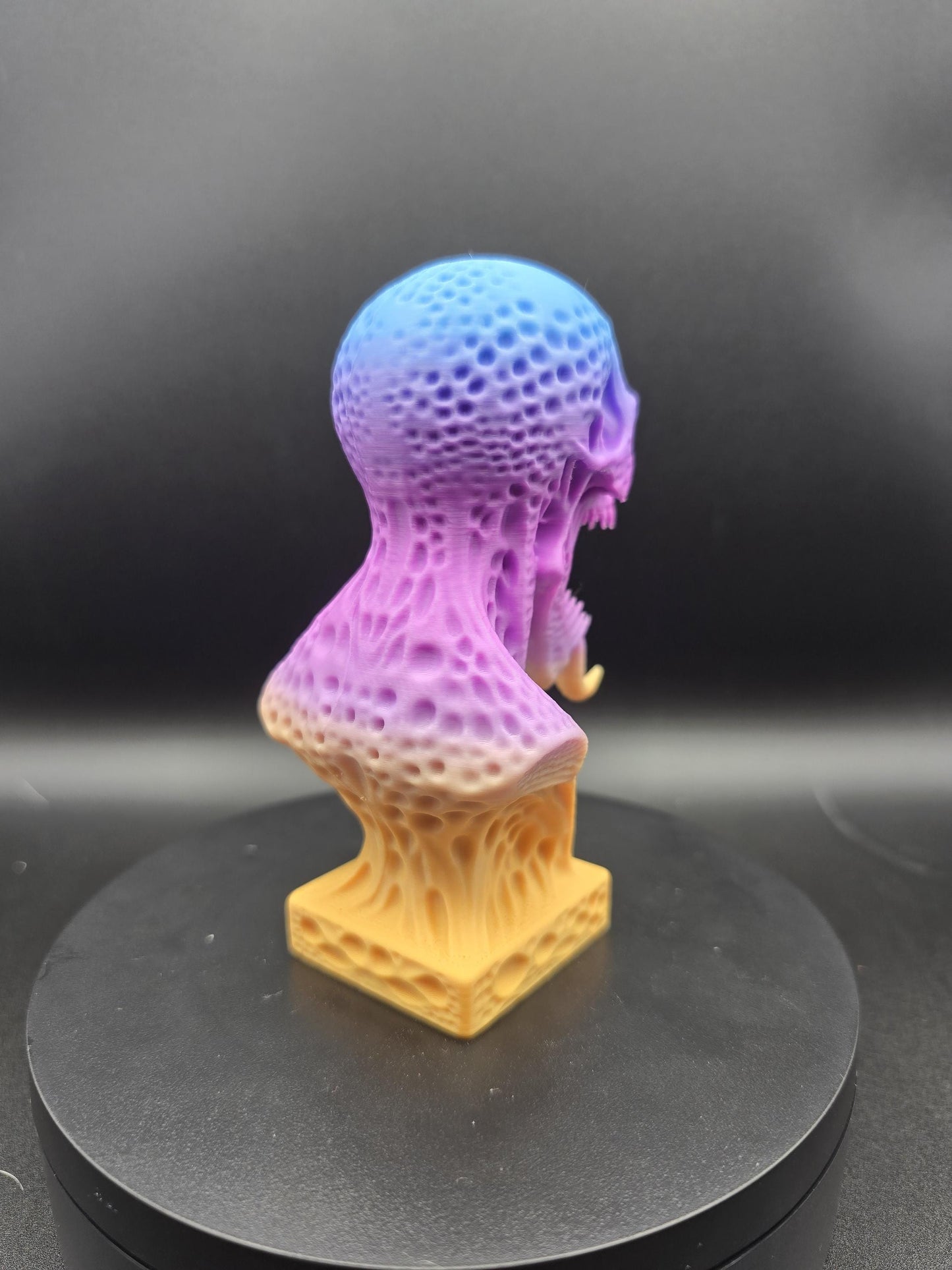 Detailed skeleton statues: The Strain 12cm