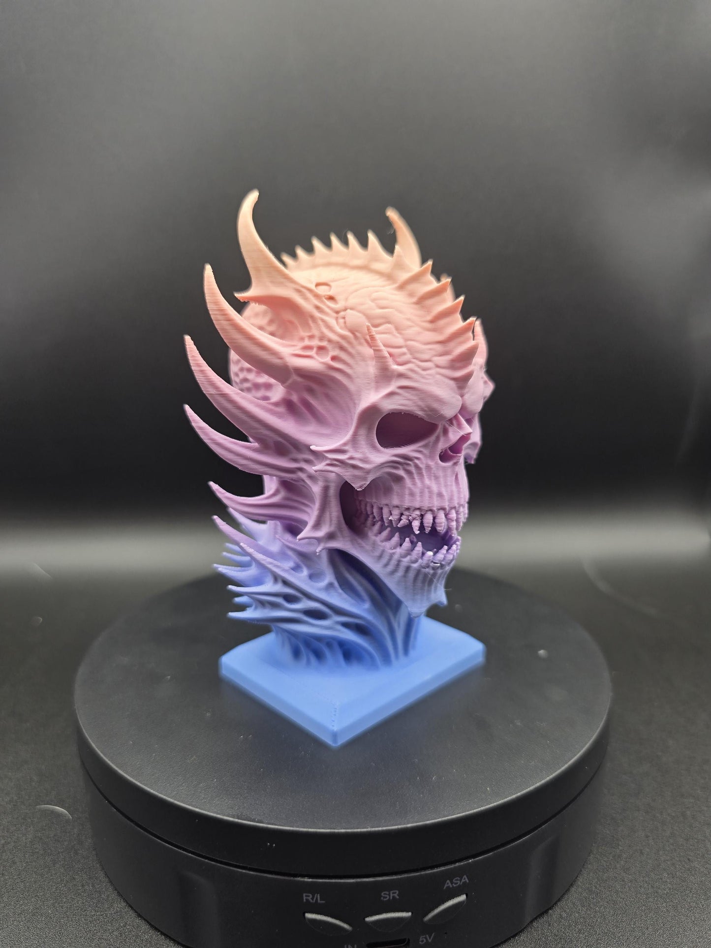 Detailed skeleton statues: The demon 12cm