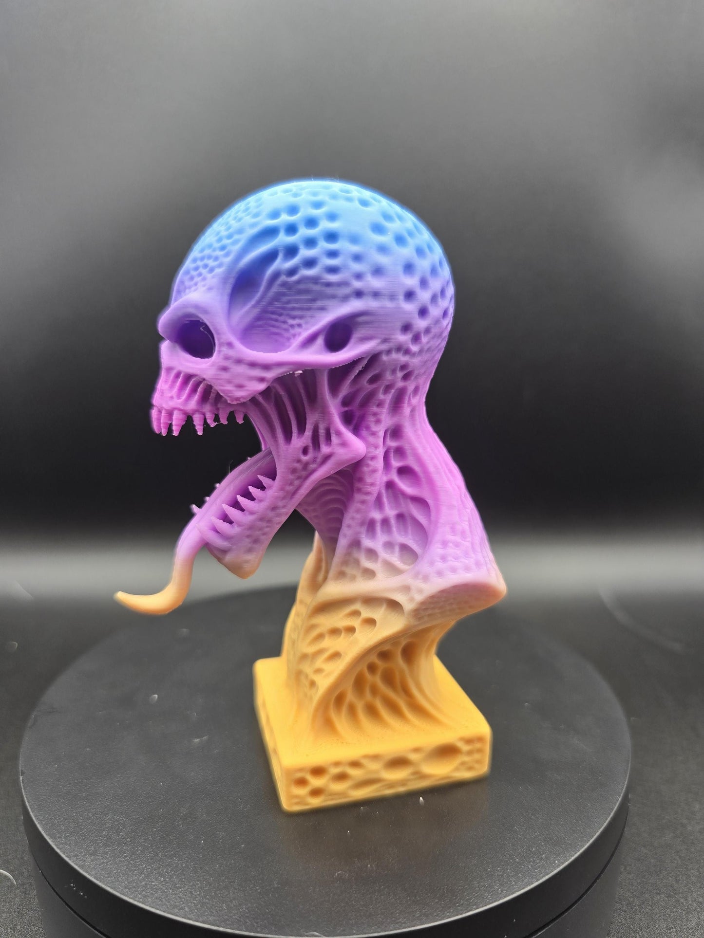 Detailed skeleton statues: The Strain 12cm