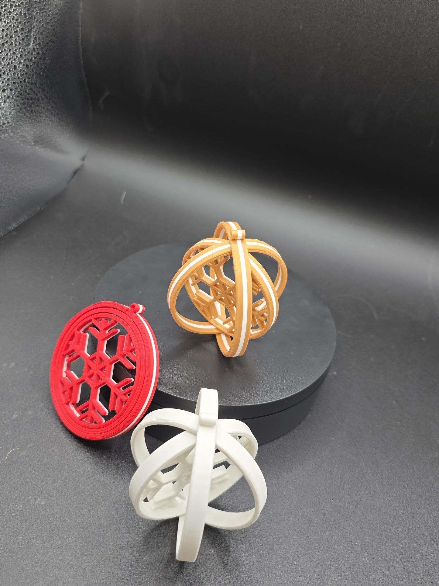 3D Printed Christmas Baubles: Two-Tone Spinning Ornaments (Set of 4)