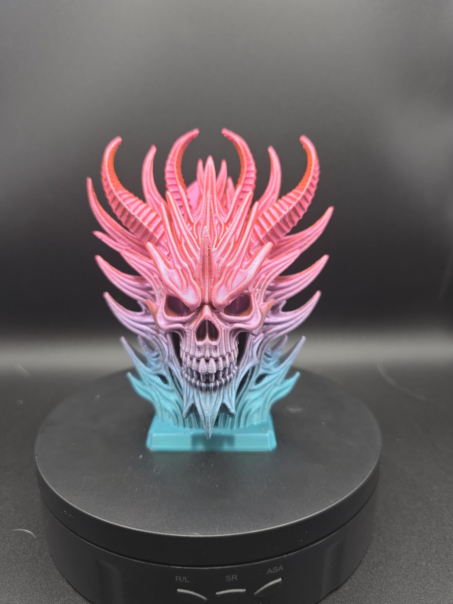Detailed skeleton statues: The ruler of the underworld 12cm