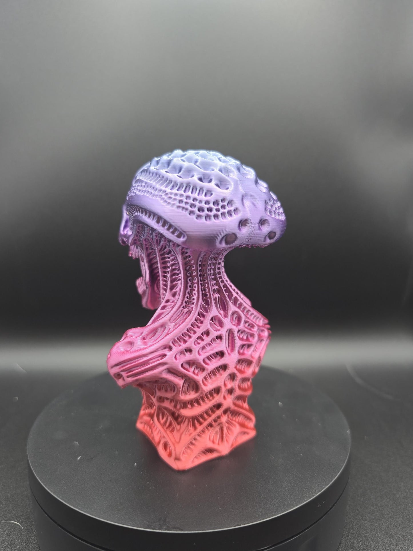 Detailed skeleton statues: The alien 12cm
