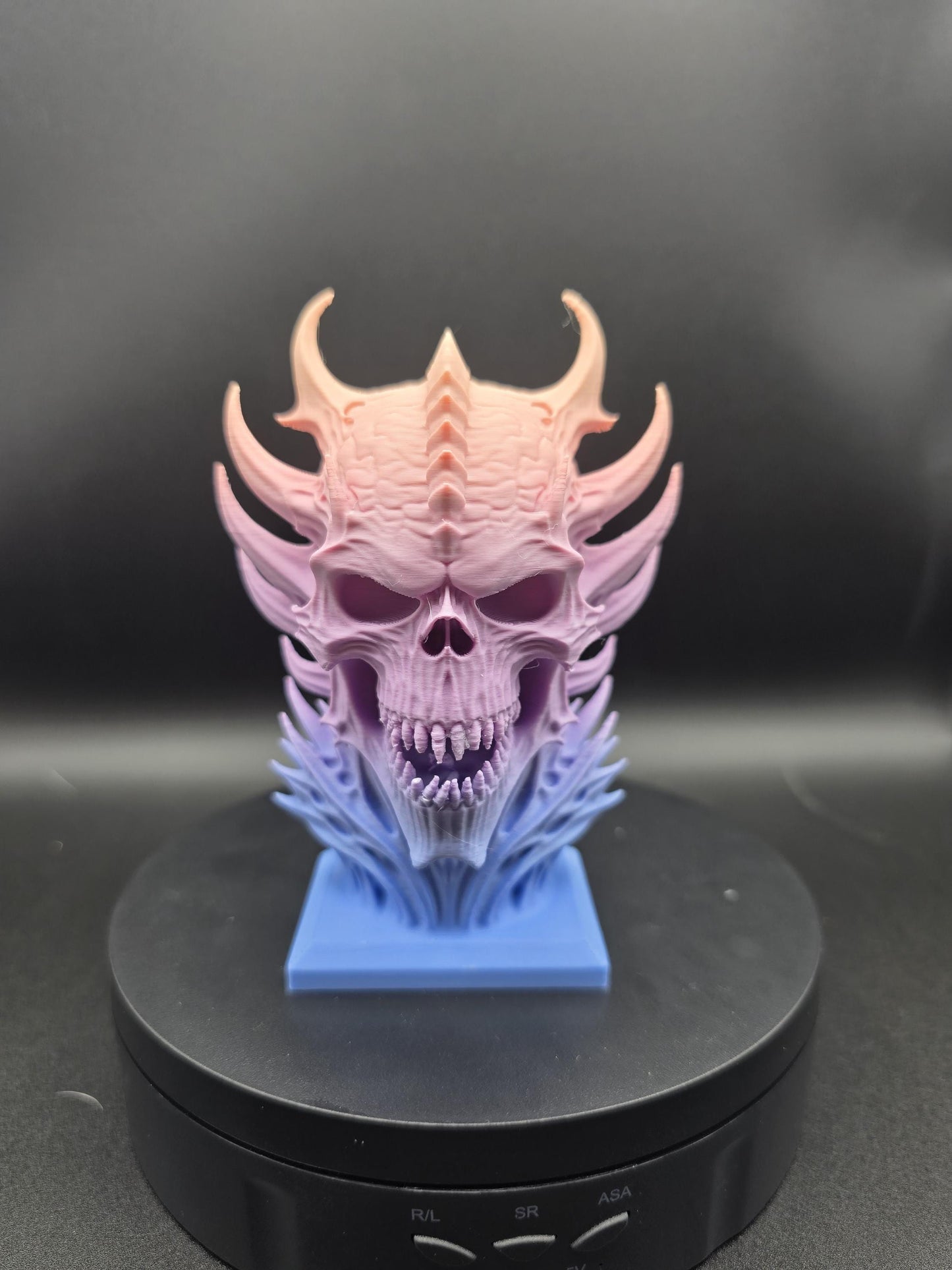 Detailed skeleton statues: The demon 12cm