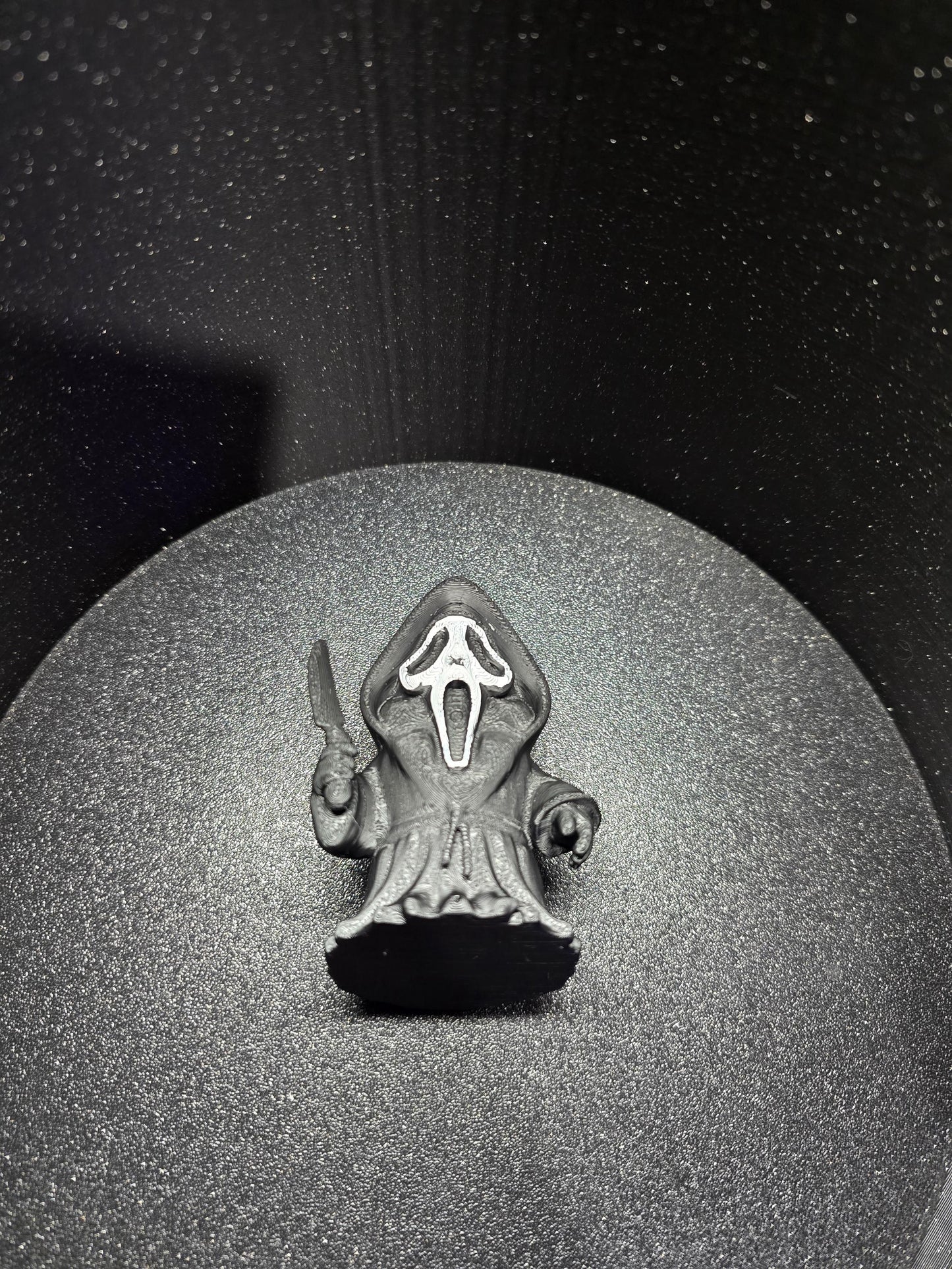 Ghostface Figurine: Scream Movie Halloween Decor
