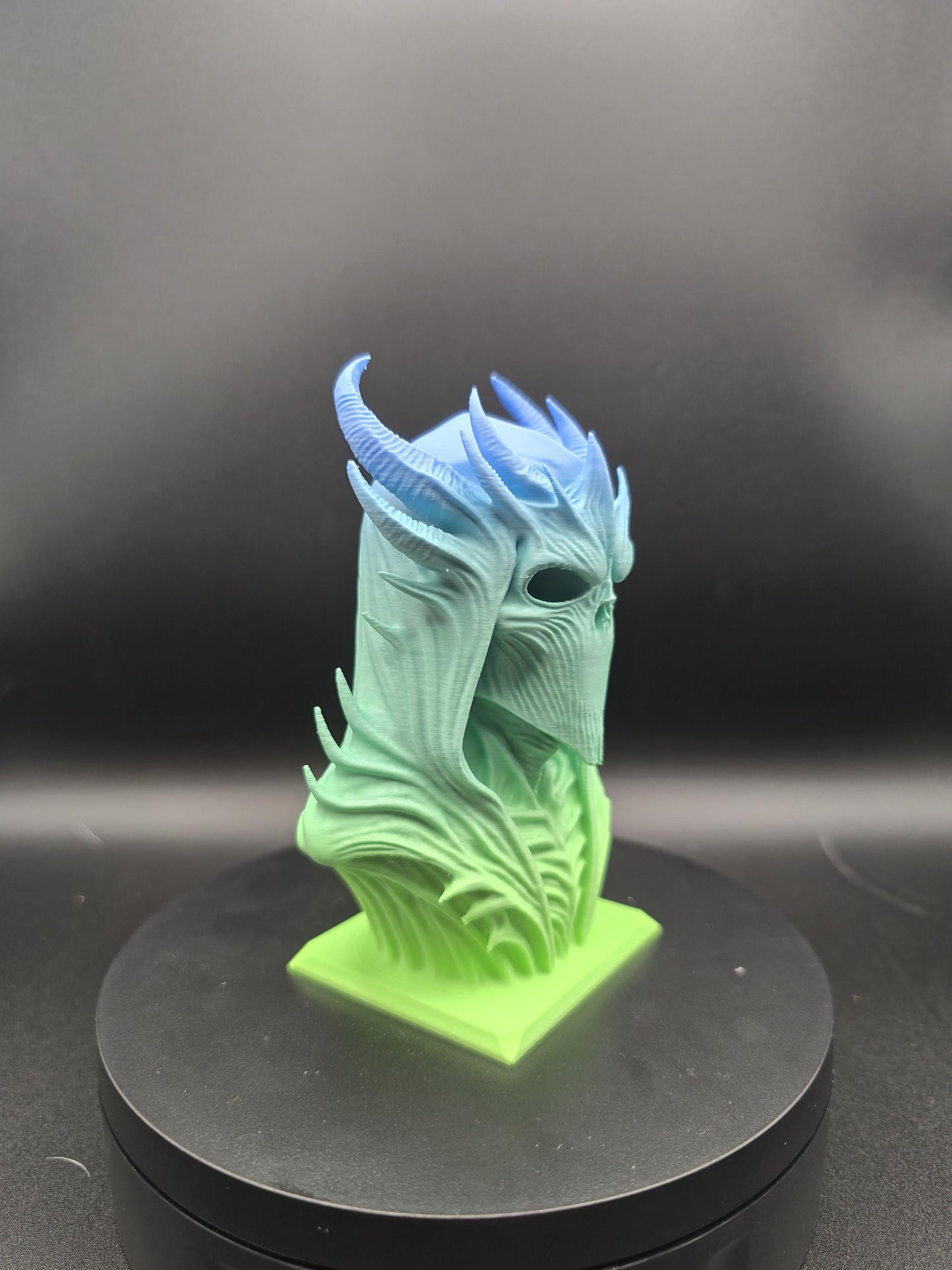 Detailed skeleton statues: The warrior 12cm