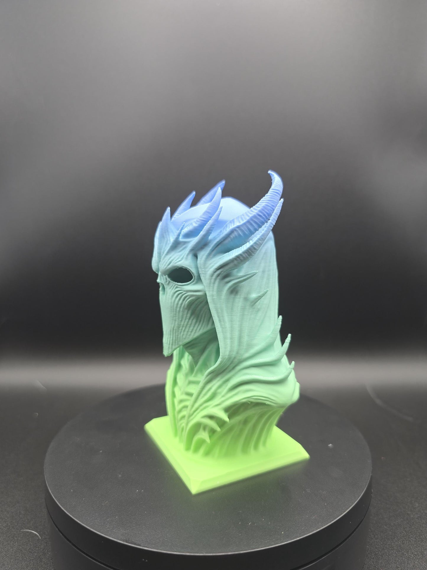 Detailed skeleton statues: The warrior 12cm