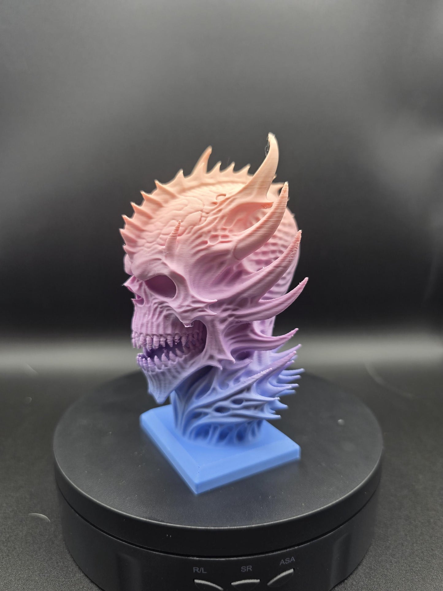 Detailed skeleton statues: The demon 12cm