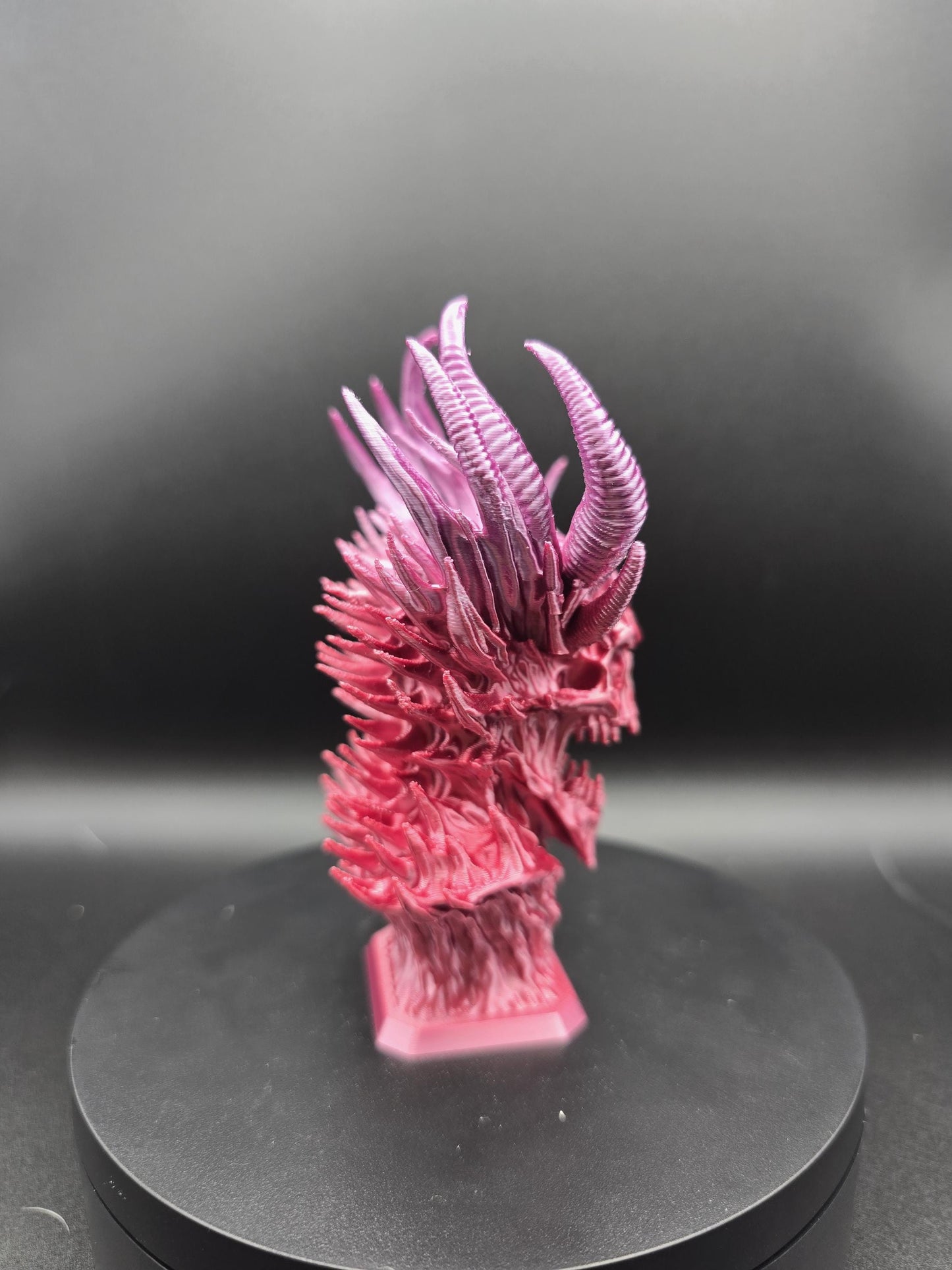 Detailed skeleton statues: The horned devil 12cm