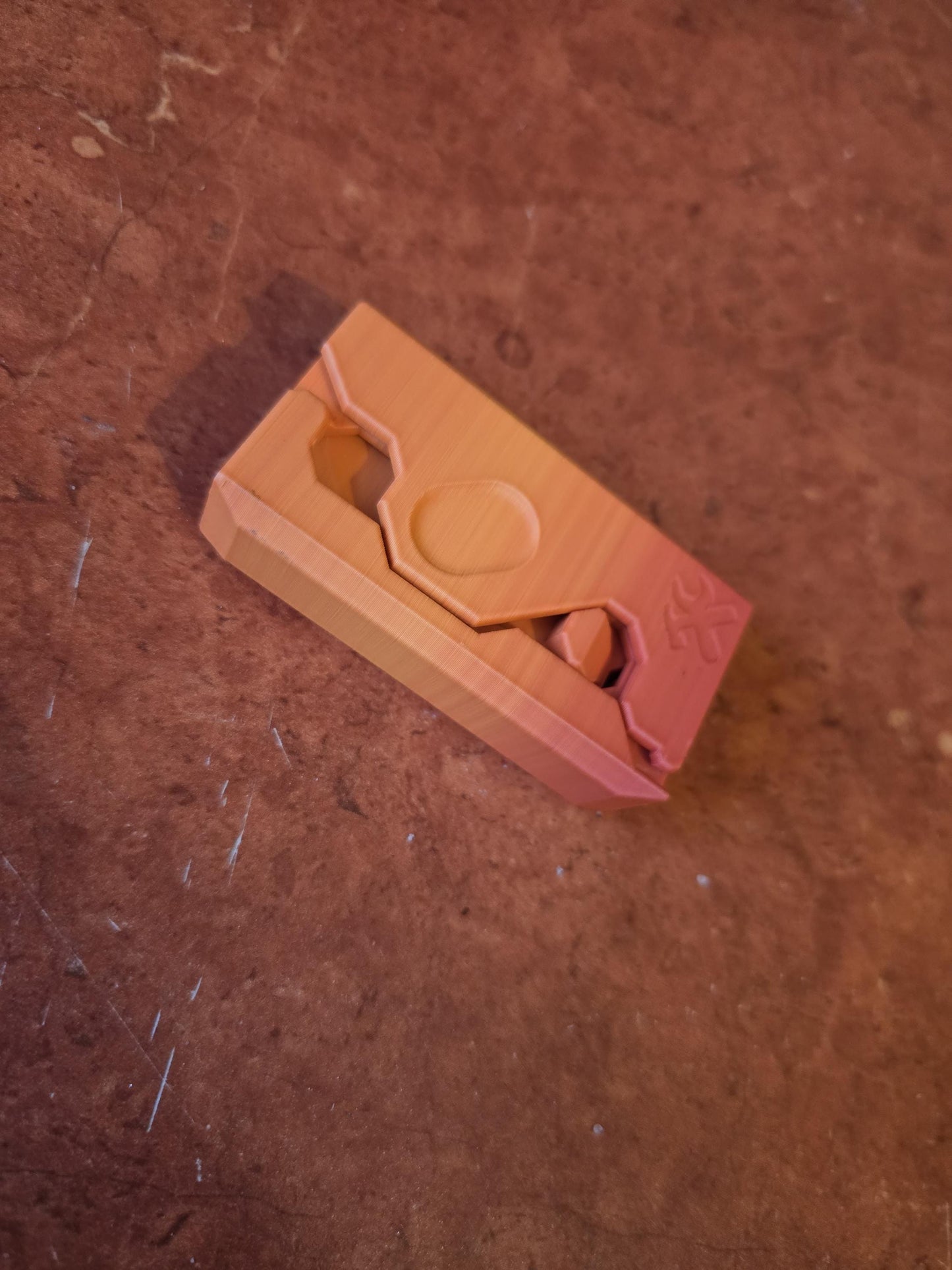 Flick out fidget toy