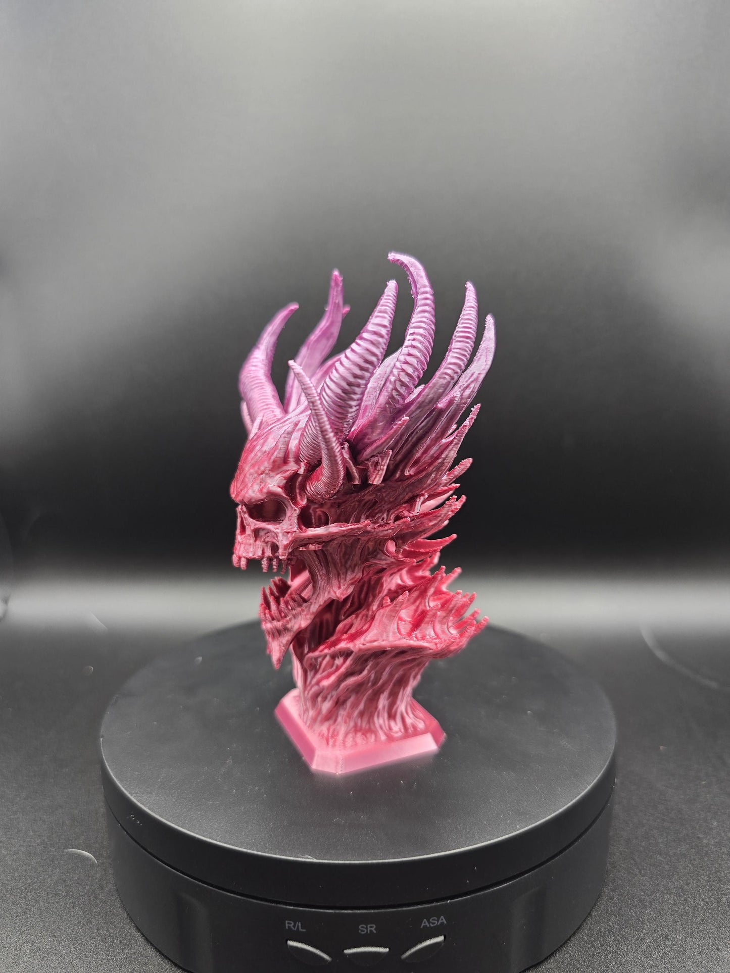 Detailed skeleton statues: The horned devil 12cm