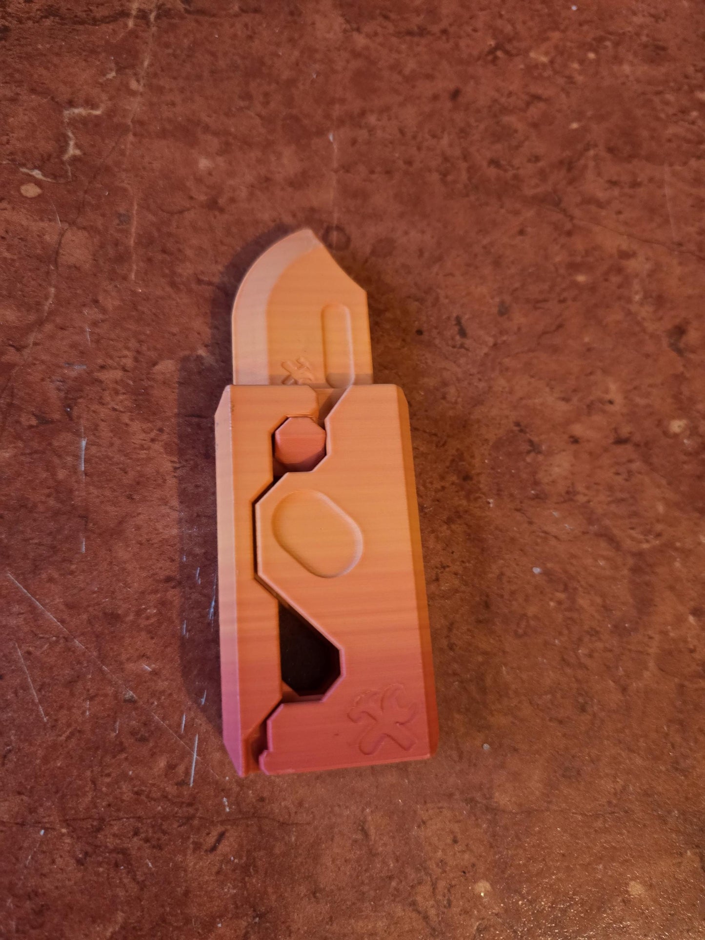Flick out fidget toy